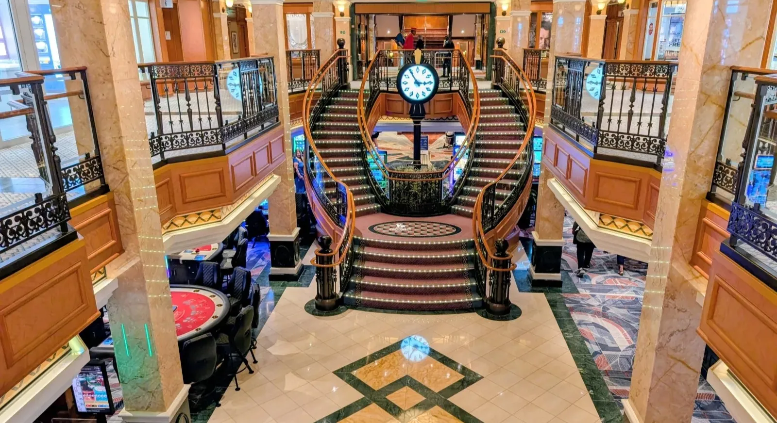 Queen Elizabeth-15